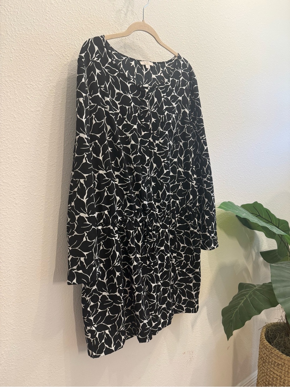 LOFT Black & White Floral Romper | Size 12 - Picture 2 of 11